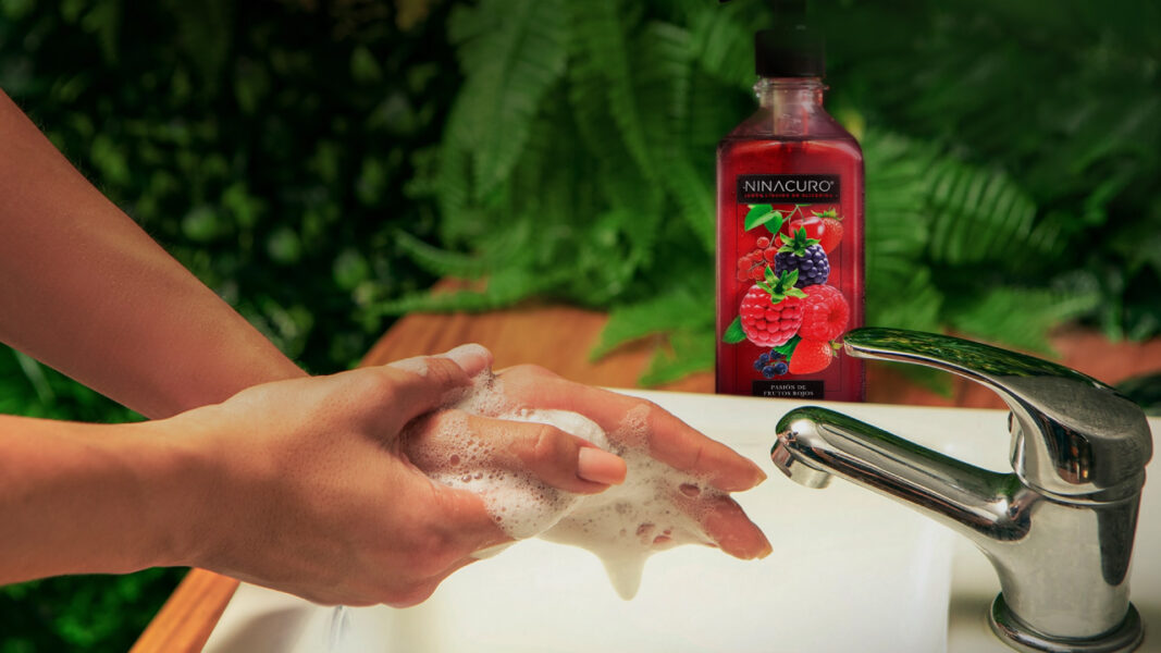 Descubre la revolución del jabón líquido “Pasión de Frutos Rojos” para manos de Ninacuro