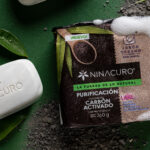 El poder del carbón activado en el cuidado de la piel.